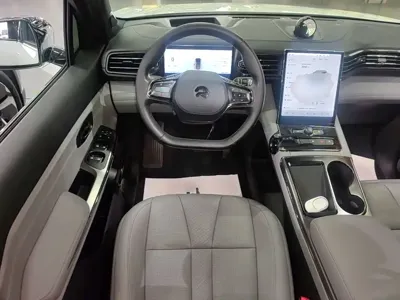 Nio ES8