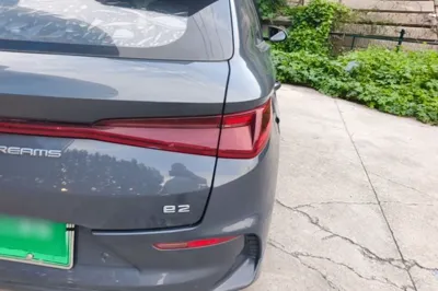 BYD e2