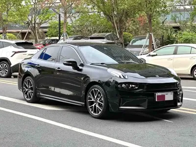 Lynk & Co 03