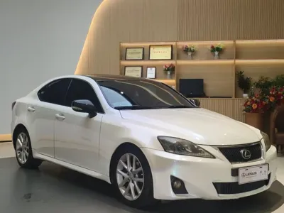Lexus IS