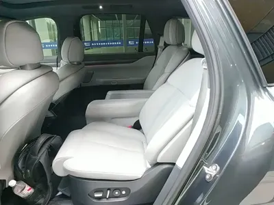 Nio ES8