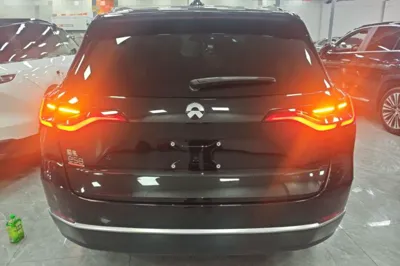 Nio ES8