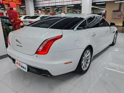 Jaguar XJ