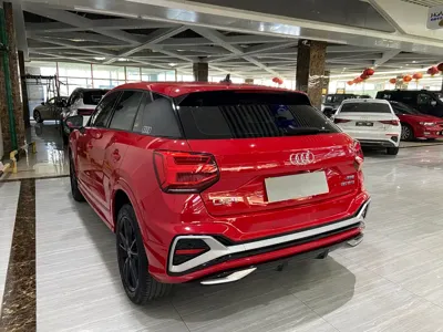 Audi Q2L