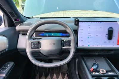 Lynk & Co 900