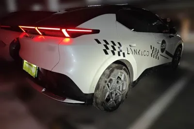 Lynk & Co Z20