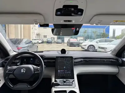 Nio ES8