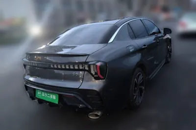 Lynk & Co 03