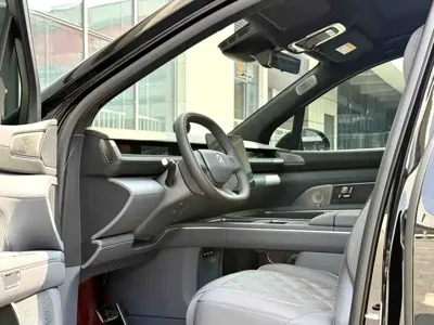 Nio ES8