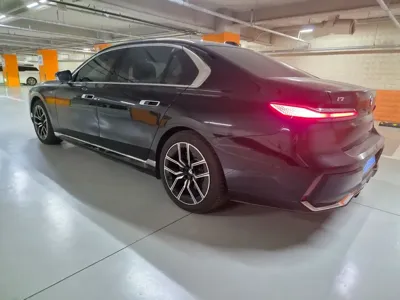 BMW i7
