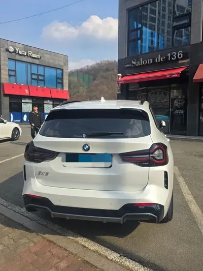 BMW iX3