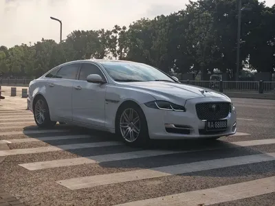 Jaguar XJ