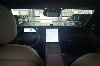 Nio ES8