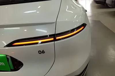 Avatr 06
