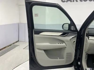 Volvo EM90