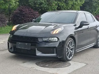 Lynk & Co 03