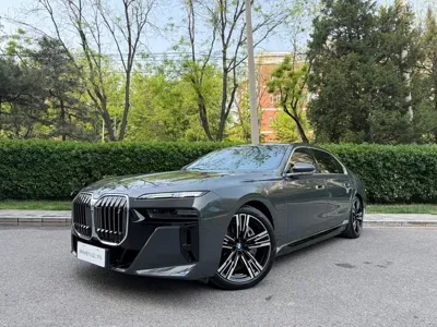 BMW i7