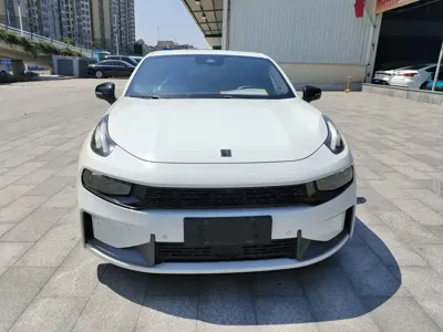 Lynk & Co 03
