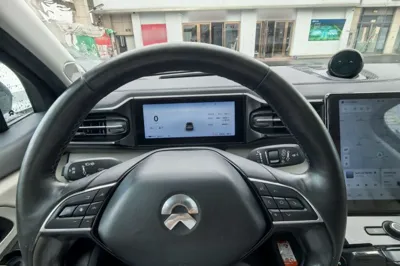 Nio ES8