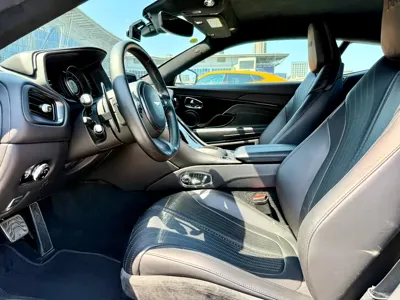 Aston Martin DB11