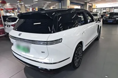 Nio ES8