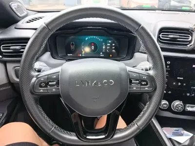 Lynk & Co 03