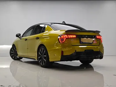 Lynk & Co 03