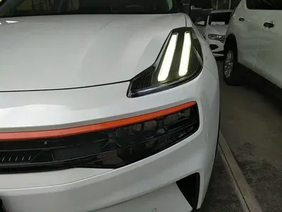 Lynk & Co 06
