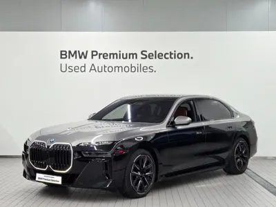 BMW i7