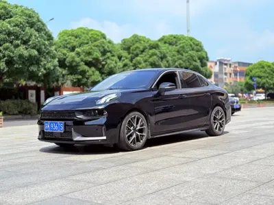 Lynk & Co 03