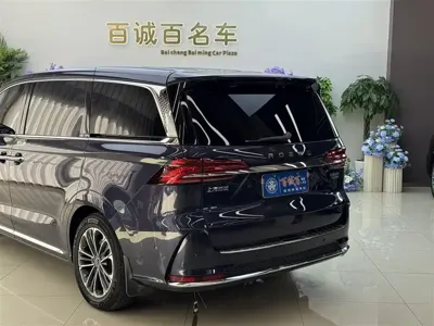 Roewe iMAX8