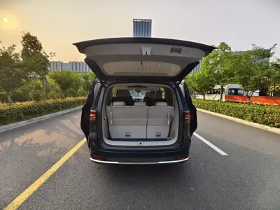 Roewe iMAX8