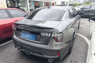 Lynk & Co 03