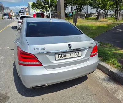 Hyundai Equus
