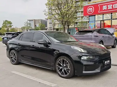 Lynk & Co 03