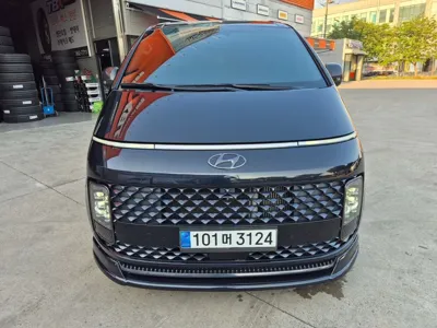 Hyundai Staria