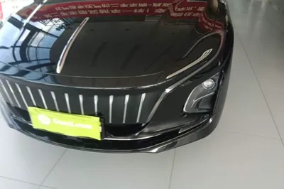 Hongqi E-QM5