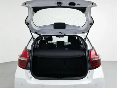 Toyota Yaris L