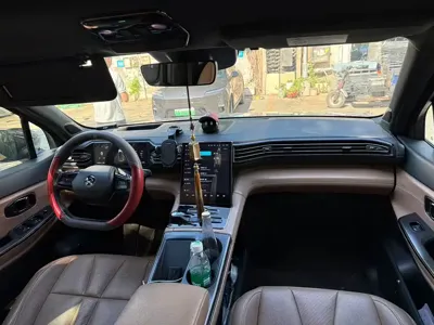 Nio ES8