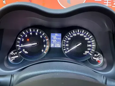 Infiniti Q70
