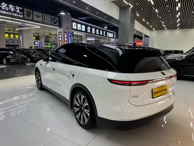 Nio ES8