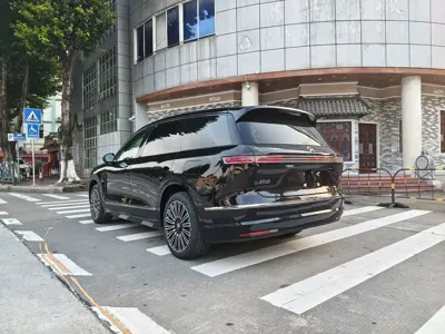 Nio ES8