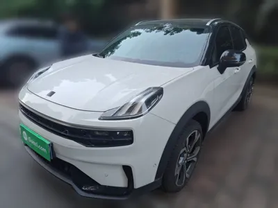 Lynk & Co 06
