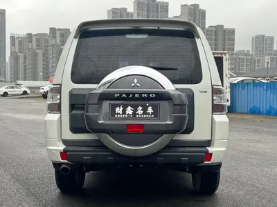 Mitsubishi Pajero (Import)