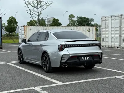 Lynk & Co 03