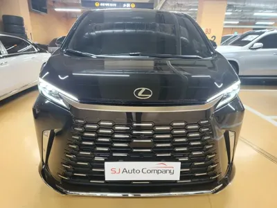 Lexus LM