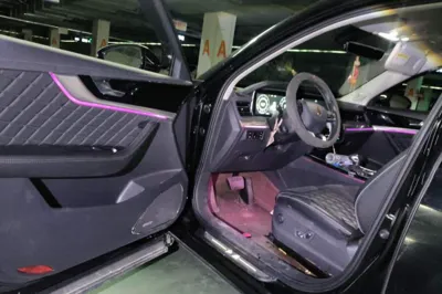 Hongqi HS5