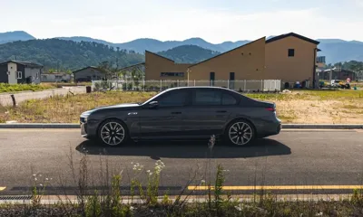 BMW i7