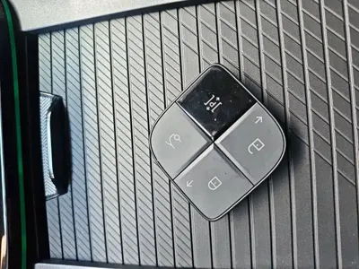 Lynk & Co 08 EM-P