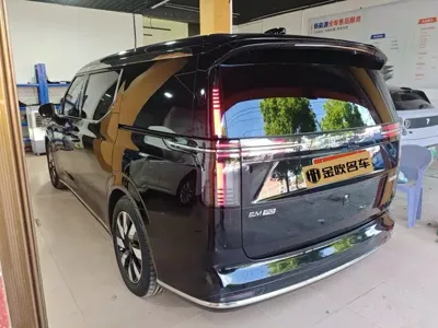 Volvo EM90